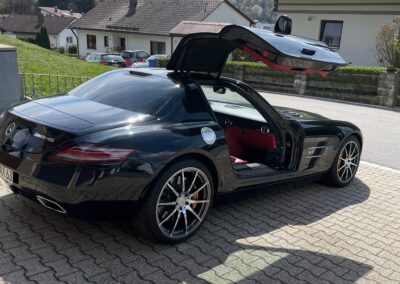 Fahrzeugaufbereitung Siegel in Bogen Mercedes mit offenen Flügeltüren